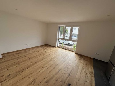 2 Zimmer Wohnung EBK, FBH, Parkett, KFW 55