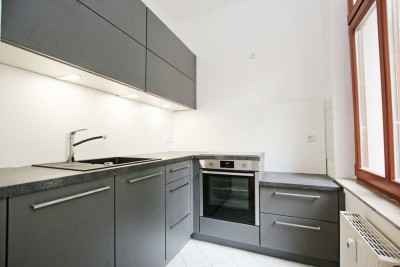 Toplage. Kleine Wohnung mit Tischler-EBK auf dem verlängerten Kaßberg.  PKW-Stellplatz optional