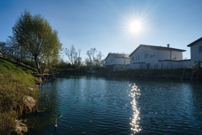 Haus mit Schwimmteich - fast Erstbezug Doppelhaushälfte mit 5 Zimmern, Garten und Erdwärme!