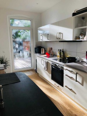 Renovierte teilmöblierte 2-Zi-Whg mit großer Terrasse u. Einbauküche, U-Bahn-Station Eberhardshof