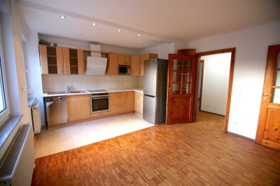 *NEU - Schöne Wohnung im Altbaustil - 3,5ZKB-EG mit Einbauküche