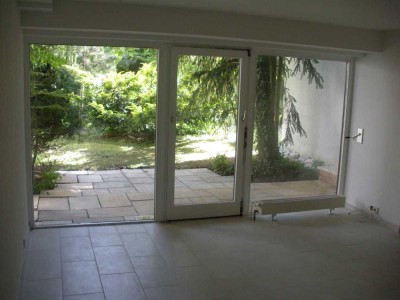 Tolle 2 Zimmer Garten-Wohnung in ruhiger Ortsrandlage – inkl. Einbauküche & Terrasse