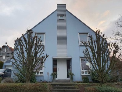 Einziehen und Wohlfühlen! Freistehendes Architektenhaus mit großem Garten