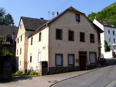 Mehrfamilienhaus mit großer Ausbaureserve