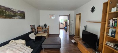 Möblierte, helle 2-Zimmer Erdgeschosswohnung mit Balkon in Erlangen-Bruck