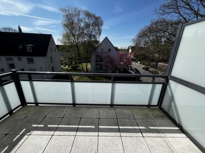 Gutschein inklusive: Tolle DG-Wohnung mit Balkon und Tageslichtbad
