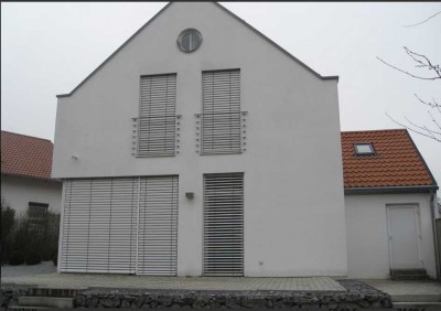Helles Architektenhaus mit tollen Highlights: EBK, Galerie, Garten, begehbarer Kleiderschrank etc.