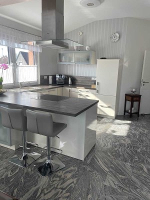 DHH (2011) in Wedel – Wärmepumpe + Solar, Garten, Carport, separate Praxis/Büro mit eigenem Eingang