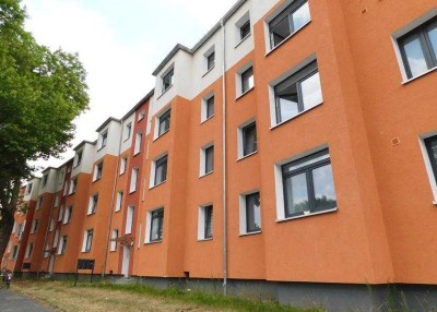 Zentrale 1-Zimmer-Single-Wohnung mit Balkon in Sanierungsphase