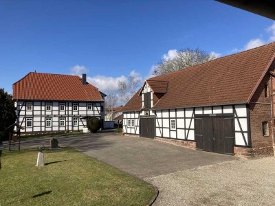 Schönes Mehrfamilienhaus mit 2 ehem. landwirtschaftl. Gebäuden