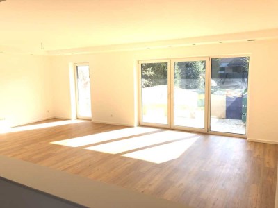 Moderne Wohnung mit großer Terrasse und Garten im Herzen von Wevelinghoven