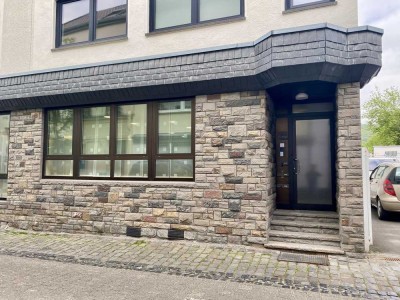 Wohnung im Zentrum von Adenau im Gebäude der VR Bank zu vermieten.