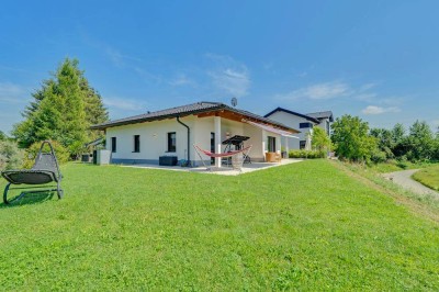 Moderner Bungalow in ruhiger Lage mit traumhafter Aussicht.