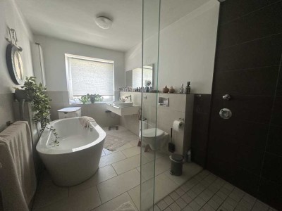3 Zimmer - Balkon -  zentrale Lage