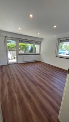 Design trifft Komfort: Hochwertige EG-Wohnung mit Terasse, Stellplatz & Einbauküche