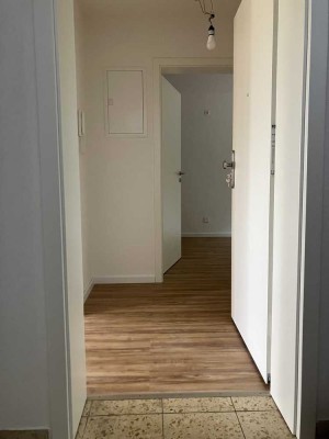 Großzügige 1 Zimmer Wohnung mit Terrasse und Garten