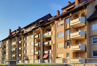 Helle, bezugsfreie 3-Zimmer-Wohnung mit Balkon und Tiefgaragenplatz
in bevorzugter Lage