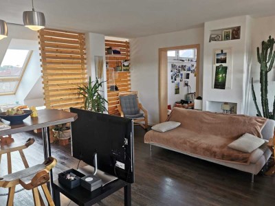 Exklusive, teil möblierte Dachgeschosswohnung mit Homeoffice, Balkon und hochwertiger Ausstattung in