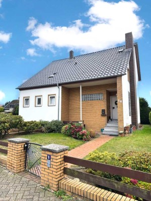 Großer Garten, gute Lage, viel Potential! Einfamilienhaus mit Garage!