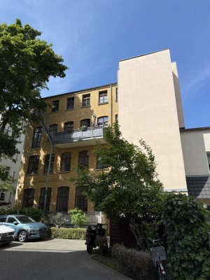 ++ Hochwertige Terrassenwohnung (eigener Gartenanteil) mit Parkettboden im Hinterhaus ++