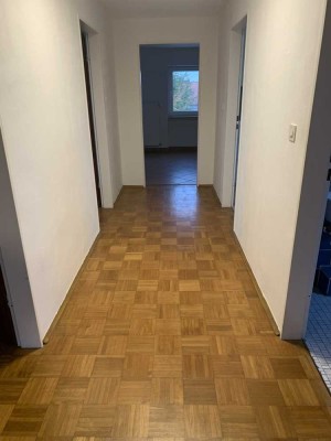 Geschmackvolle 2 1/2-Z-DG-Wohnung mit gehobener Innenausstattung in Wöllstadt