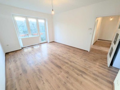 **Was will man mehr? +weiße Wände +neuer Laminat +neues Bad +eigener Garten +kleiner Balkon**