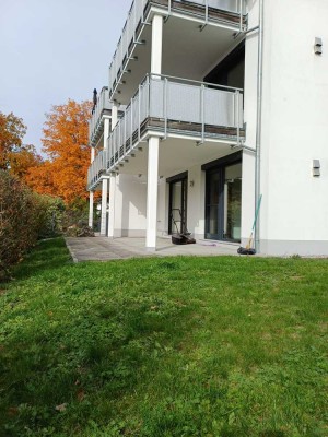 Moderne lichtdurchflutete Erdgeschosswohnung mit XXL-Terrasse u. großem eig. Garten, Garage/Stellpl.