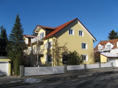 Helle 3-Zimmer-Wohnung mit Balkon und Einbauküche in München