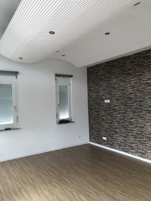 Modernisierte und sehr gepflegte 3-Zimmer-DG-Wohnung  in Reutlingen – Gebiet Hohbuch/Schafstall