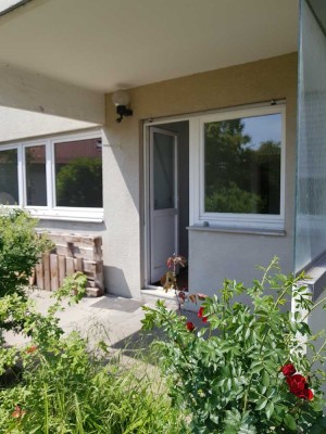 Helle 2-Zimmer-Wohnung mit Terrasse und EBK in Korntal