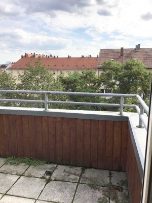 Über den Dächern wohnen! ** Bezaubernde 2 Zimmerwohnung mit Balkon **