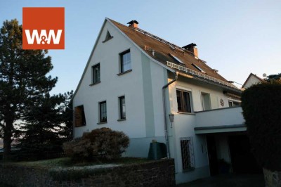 "Familientraum mit Charme: Großzügiges Wohnhaus mit Wintergarten, Kamin und Nebengebäude in sonniger
