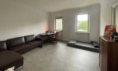 Teilmöbliertes helles 25m²-Zimmer in cozy 3er-WG