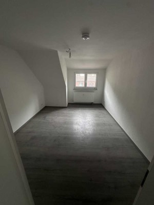 helle geräumige 3 Zimmer Wohnung