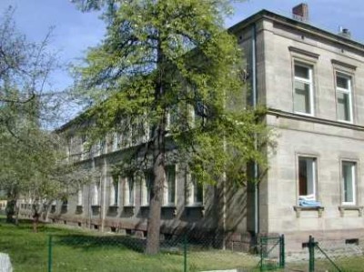 Altbauliebhaber aufgepasst! Top renovierte, sehr großzügig geschnittene 3-Zimmer-Wohnung ab sofort f