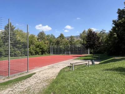 Neu sanierte 4 Zimmerwohnung mit Balkon & EBK!