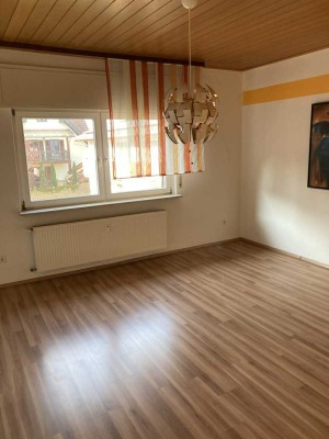 Helle 4-Zimmer-Wohnung mit 2 Balkonen im 1. OG in Karlsdorf-Neuthard