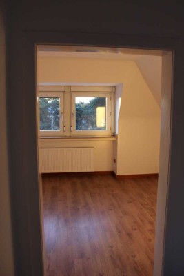 Helle Dachgeschosswohnung in Uni-Nähe – Ideal für Einzelperson