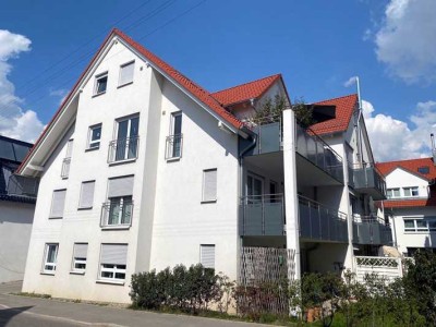 Neuwertige 2-Zimmerwohnung mit EBK u. Balkon in zentrumsnaher Lage