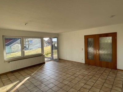 Schöne Terrassenwohnung für Singles in Ellwangen-Schrezheim zu vermieten.