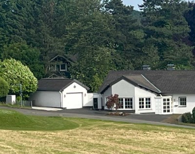 Loftartige DHH mit Wärmepumpe und Fußbodenheizung, 2 Terrassen und Garten in ruhiger Lage
