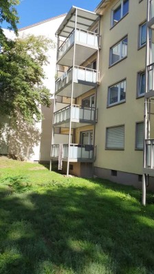 4-Zimmer Wohnung mit Balkon im 2. OG in Frankfurt-Niederrad