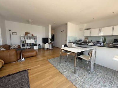 Exklusive 2-Zimmer-Wohnung mit Dachterrasse und EBK!