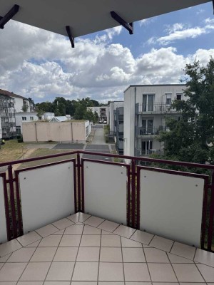 Helle 3-Zimmer-Wohnung mit Balkon & neuer Einbauküche in Langen