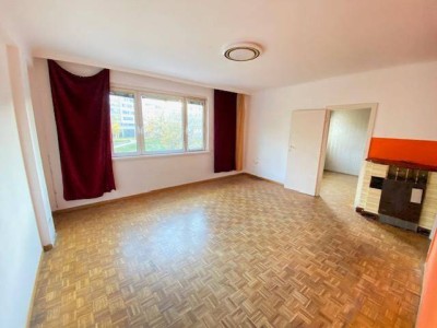 sanierungsbedürftige 2 Zimmerwohnung