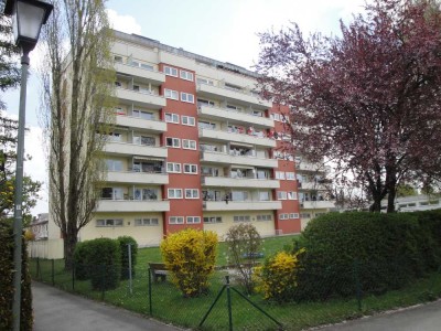 GERMERING neu Renovierte 3 Zimmer Wohnung mit West Balkon