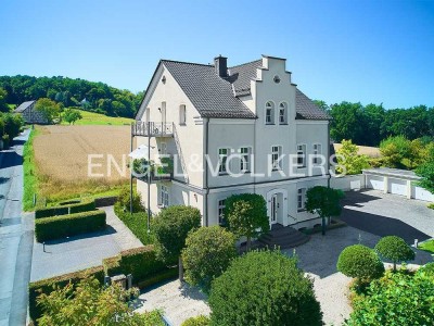 Exklusive Villa mit drei Wohneinheiten in naturnaher Lage