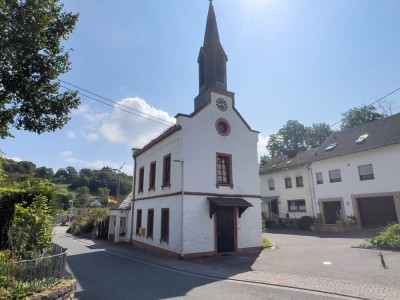 Historisches Haus mit eigenem Glockenturm