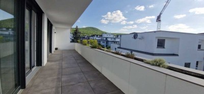 Exklusive, neuwertige 4-Zimmer-Penthouse-Wohnung mit lux. Innenausstattung mit Balkon und EBK