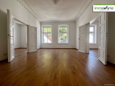 7-Zimmer-Altbauwohnung mit großer verglaster Loggia, Fußbodenheizung & Tageslichtbad. Ideal als WG!